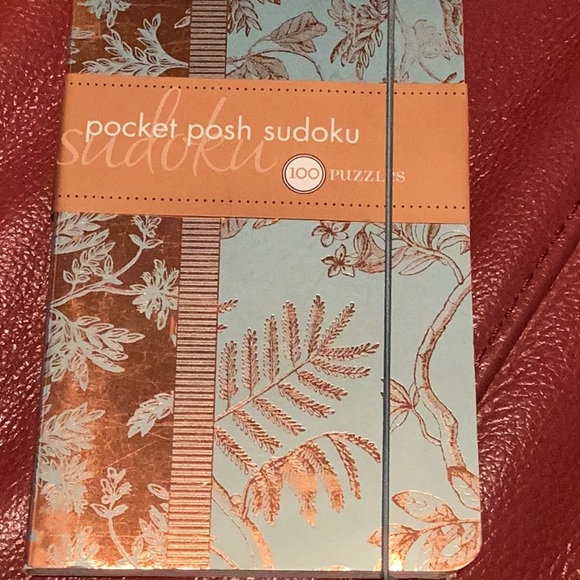 Lot of 2 puzzle books - Picture 2 of 4